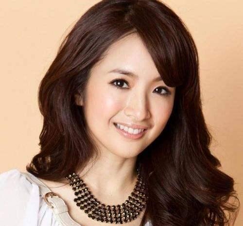 林依晨妈妈生活照,温馨日常，尽显慈母风范