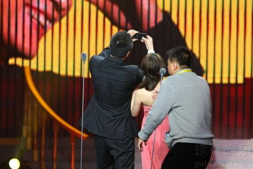 搜狐娱乐庆典天佑,天佑闪耀全场，成为焦点人物